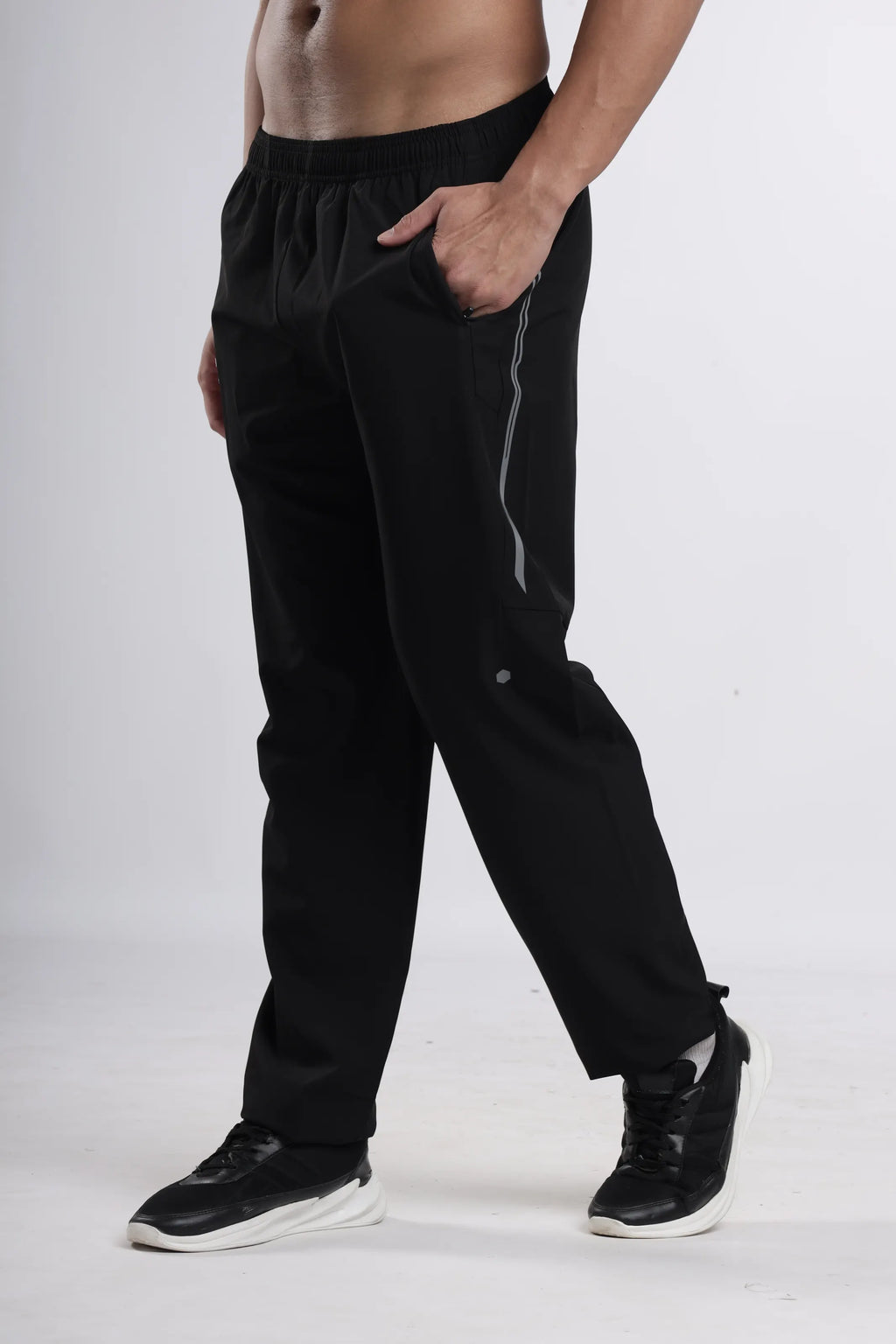 StrideX LightMotion Track Pant | Black