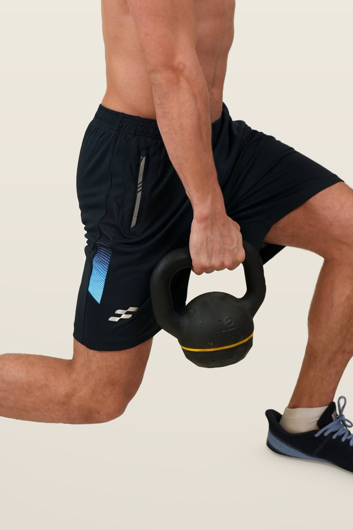 FlowCourt Performance Shorts | Royal – side