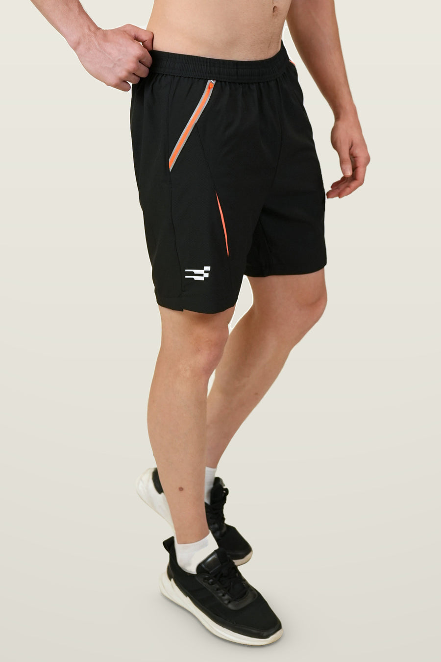 Quantum Performance Shorts | Black – three-quarter