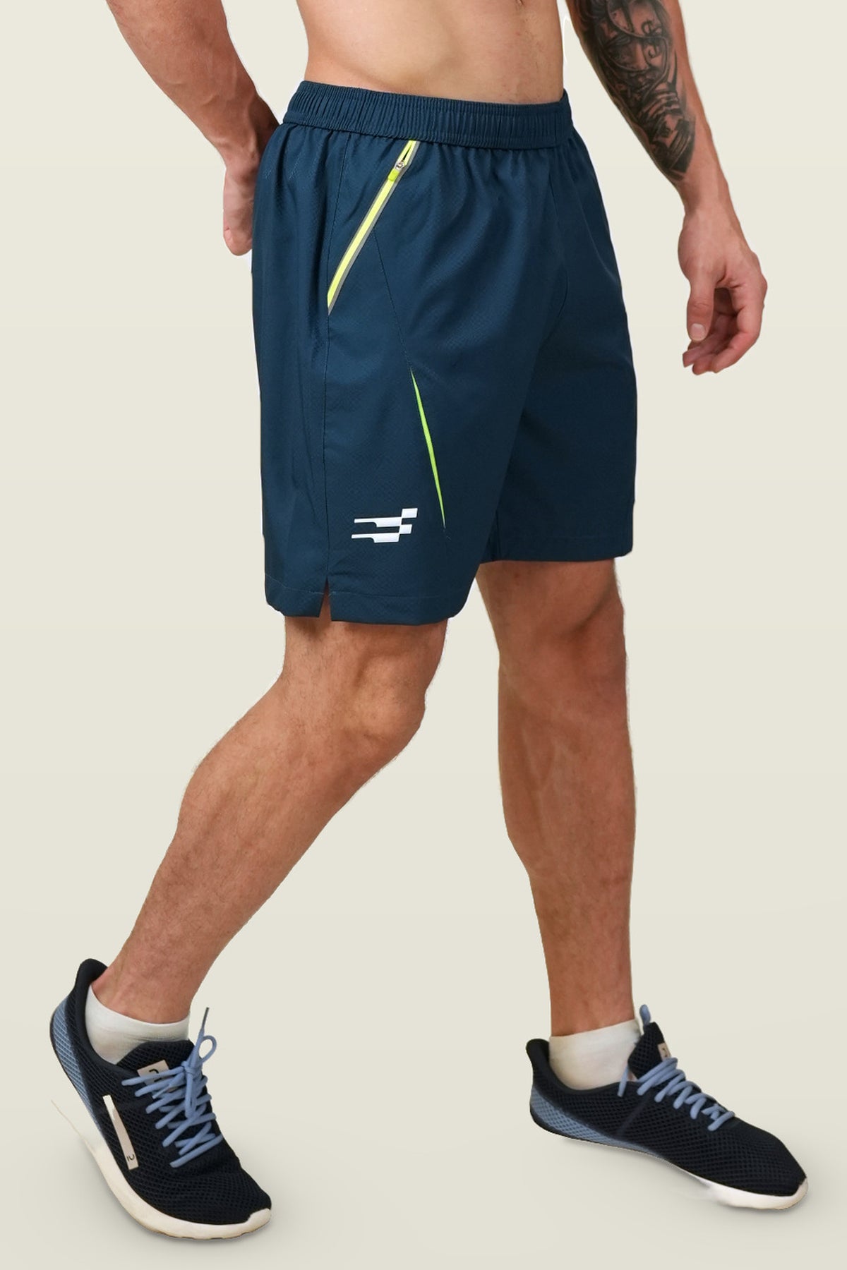 Quantum Performance Shorts | Teal – three-quarter